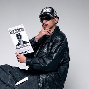 “CHRISTOPHER LUZ”的封面