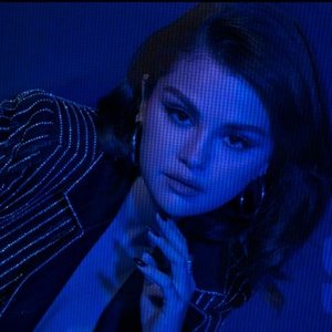 “Selena Gomez”的封面