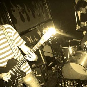 “Los Idiotas”的封面