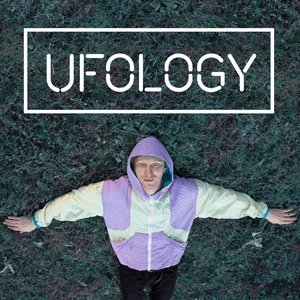 “Ufology”的封面