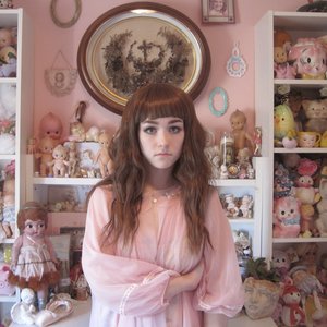 “Nicole Dollanganger”的封面