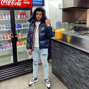 “Young Smokes”的封面