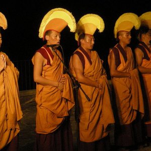 Immagine per 'Tibetan Monks'