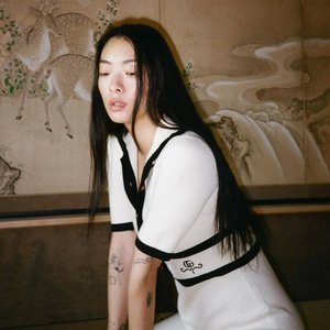 “Rina Sawayama”的封面