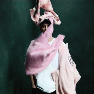 “GROTESKA”的封面