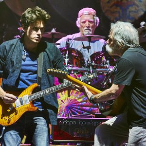 “Dead & Company”的封面