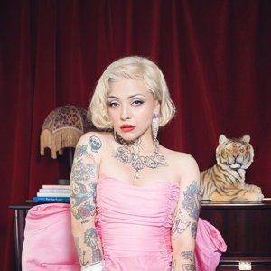 'Mon Laferte'の画像