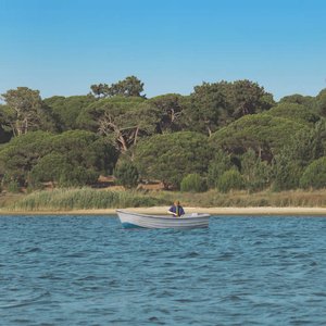 Изображение для 'Bong Boat'