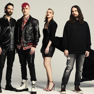“Halestorm”的封面