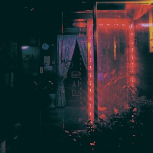 “Moonshine”的封面