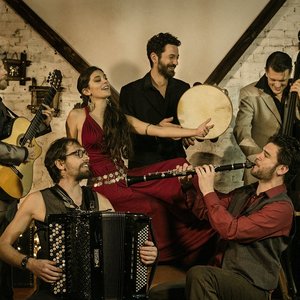 “Barcelona Gipsy balKan Orchestra”的封面