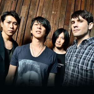 “MONOEYES”的封面