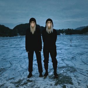 “Might Be Twins”的封面
