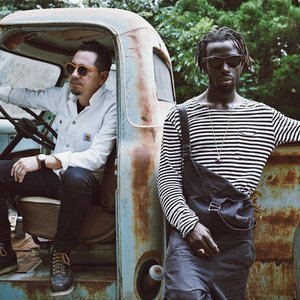 “Black Pumas”的封面
