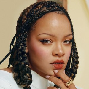 'Rihanna' için resim