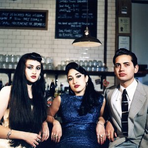 Изображение для 'Kitty, Daisy & Lewis'