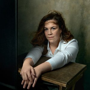 “Lindsay Mendez”的封面