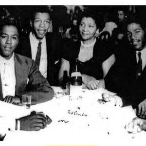 “The Monarchs”的封面