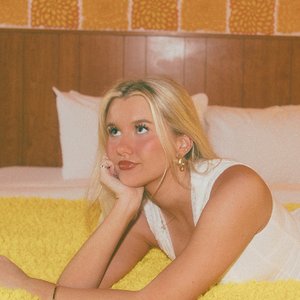 “Elizabeth Nichols”的封面