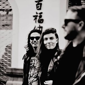 Изображение для 'adam is a girl'