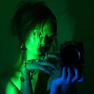 “emoemy”的封面