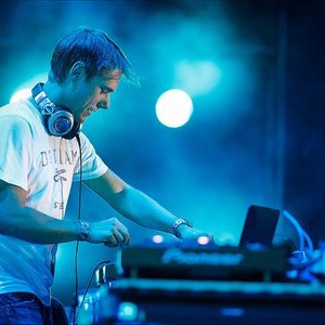 “Armin van Buuren”的封面