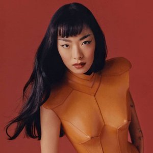 “Rina Sawayama”的封面
