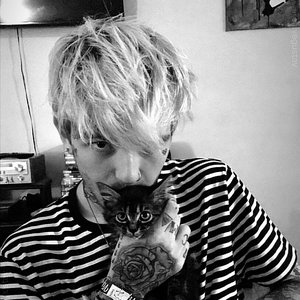 'Lil Peep' için resim