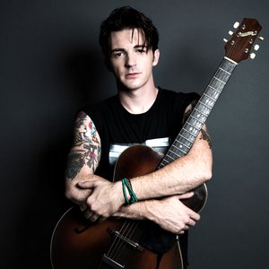 “Drake Bell”的封面