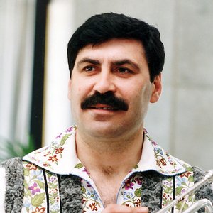 “Adam Stînga”的封面