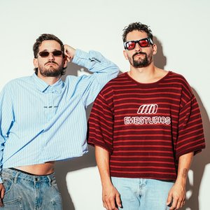 Image pour 'Mau y Ricky'