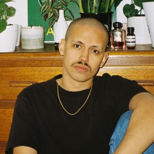 “Mudrat”的封面