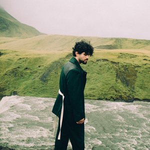 “Aries”的封面