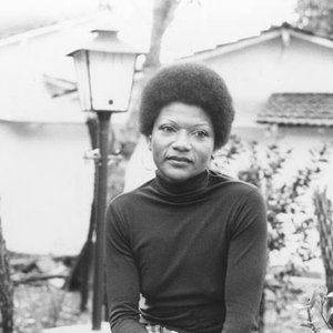 “Alaíde Costa”的封面