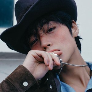 “Park Ji Hoon”的封面