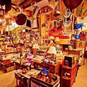 'Stephen's Bargain Store'の画像