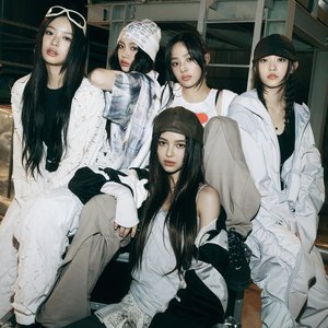 “NewJeans”的封面