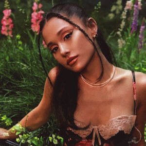 'Ariana Grande' için resim