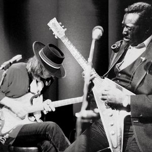 'Albert King with Stevie Ray Vaughan' için resim