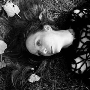 Immagine per 'Angela Kinczly'
