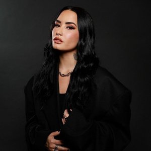 “Demi Lovato”的封面