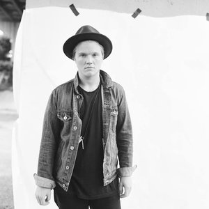 “Aaron Gillespie”的封面