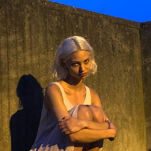 Image for 'i like the way you kiss me'