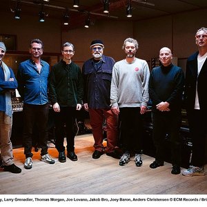 “Jakob Bro, Joe Lovano, Larry Grenadier, Thomas Morgan, Anders Christensen, Joey Baron & Jorge Rossy”的封面