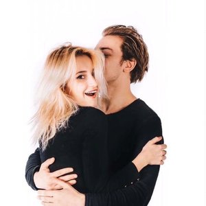 “NANSI & SIDOROV”的封面