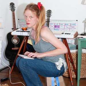 “Audrey Hobert”的封面