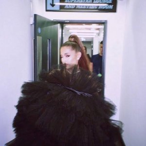 Изображение для 'Ariana grande Live In London, at the BBC'