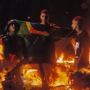 “Manifesto #1 - A Rua Cercada Por Divisão”的封面