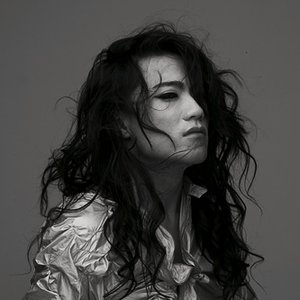“Outsider”的封面