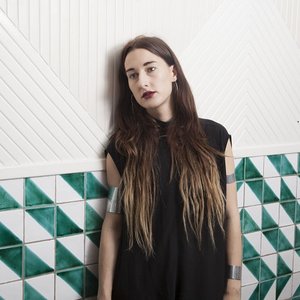 “Zola Jesus”的封面